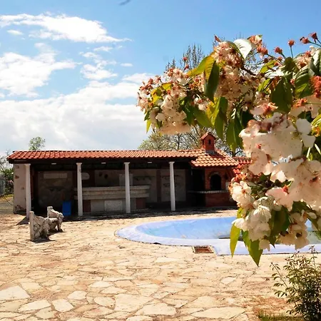 Villa Skupljen Resort: Enjoy The Freedom! *