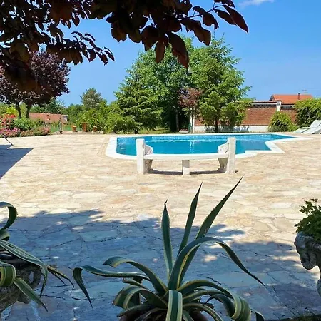 Villa Skupljen Resort: Enjoy The Freedom! *